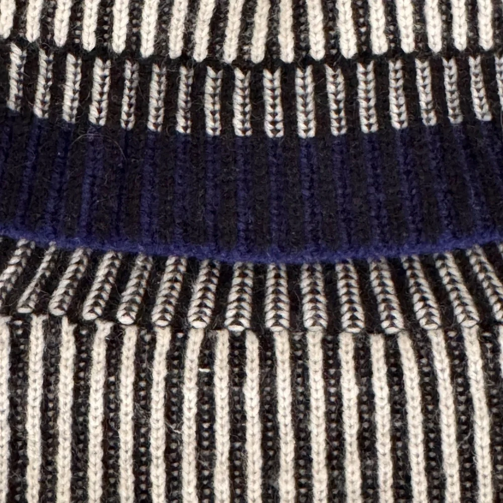 Theory 100% Cashmere Striped Turtleneck - Picture 5 of 6